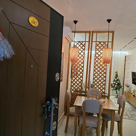 Sun-kissed Memories, Winter On The アパート