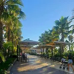 Sun-Kissed Memories- Beach Apartament Qerret Apartment *