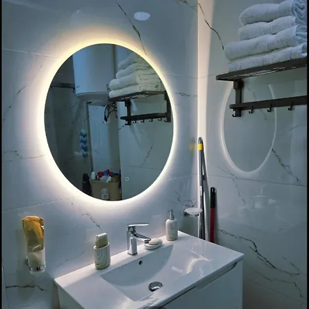 Apartamento Sun-kissed Memories, Winter On The Golem (Tirana)