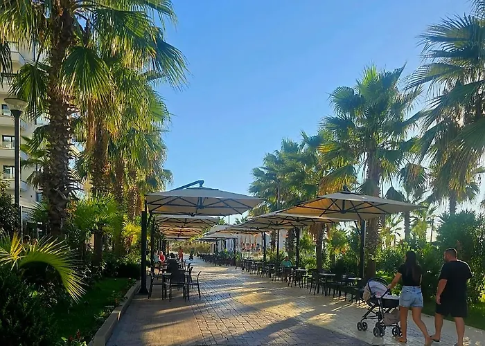 Sun-Kissed Memories, Qerret Beach Apartmán *