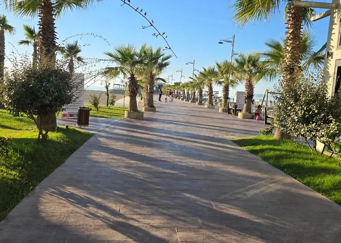 Sun-Kissed Memories, Qerret Beach Apartmán *