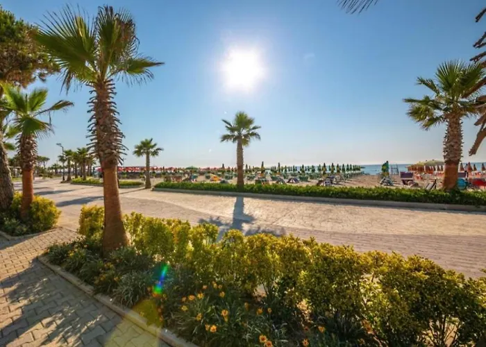 Sun-Kissed Memories, Qerret Beach Apartmán