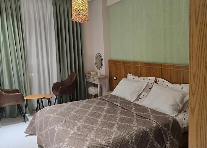 Sun-Kissed Memories, Qerret Beach Apartmán *